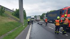 Hromadná nehoda u hranic se Slovenskem. Jeden z kamionů vezl munici