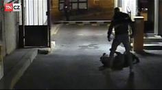 Brutální útok. Agresor v Praze skoro umlátil hlídače (72). VIDEO