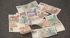 Nevýhodné spořicí účty i levnější potraviny. Ekonomové řekli, co nás čeká