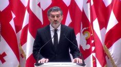 V Gruzii složil přísahu nový prezident. Před palácem protestovaly tisíce lidí