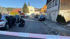 Incident v Chřibské: Útočník měl u sebe čtyři nelegálně držené zbraně, vystřílel desítky nábojů