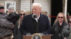 Trump vyrazil na první cestu po USA. Navštívil i požáry sužovanou Kalifornii