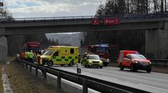 Dálnici D1 uzavřela nehoda auta a kamionu. Pro zraněného letěl vrtulník