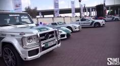 Nabušené sporťáky i běžné modely. V tomhle jezdí policisté po světě