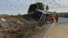 V Německu havaroval autobus s českými turisty, deset lidí je zraněných