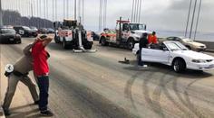 Šílenci zablokovali most. Driftování na dálnici se jim nevyplatilo