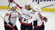 Oshie sestřelil Ottawu hattrickem, Tampa padla na ledě rozjetého Buffala