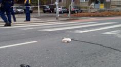 Ozbrojený lupič přepadl banku, při útěku s penězi ho srazilo auto!