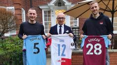 Slavia spojila síly s West Hamem, bojuje za zdraví sedmileté fanynky