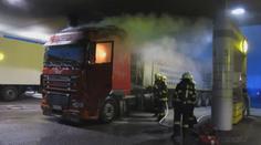 DĚSIVÉ VIDEO: Plameny zničily kamion na čerpací stanici v Olomouci!