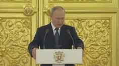 VIDEO: Putin při projevu odhalil zdravotní potíže. Přišel o 32 minut později
