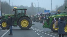 Zemědělci po celém Česku vyrazili protestovat. Hraniční přechod zaplnily stovky traktorů