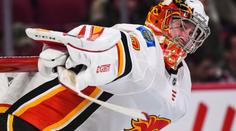 Skočil pod nohy a zahodil hokejku! Rittich se stal hrdinou a baví NHL