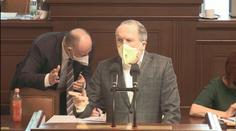 "Našel jsem kolegyni v slzách. Surovost je za hranou." vyčetl Klaus Okamurovi