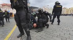 Provokatéři na demonstraci? Policisté v civilu tam jsou vždycky