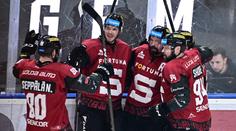 Pardubice promrhaly dlouhou přesilovku. Sparta srovnává sérii, Vary odvrátily vyřazení