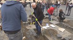 Návrat Mariánského sloupu se prodražuje, spolek mluví o naschválu