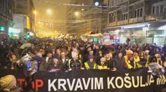 Evropu zasáhly protesty. Maďaři se bouří proti obřím přesčasům