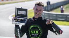 Konec legendy. Nejúspěšnější superbikový závodník končí kariéru