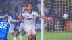 VIDEO: Patička jako z partesu a gól. Chicharito v MLS nepřestává udivovat