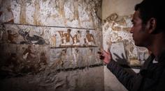 Archeologové našli v Gíze 4400 let starou hrobku! Komu patřila?