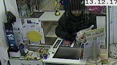 Seniorka s pistolí přepadla poštu. Odnesla si desítky tisíc korun