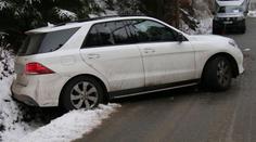 Cizinec prorazil zátaras a najížděl na policisty! Ti neváhali střílet