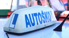 Zase bude možné získat řidičák. Skluz ale může autoškolu znovu prodražit