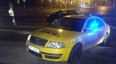 Taxikář dostal infarkt za volantem a boural! Zachránili ho policisté