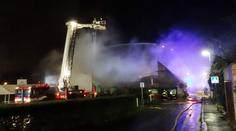 Mohutný požár zničil restauraci s obchodem, škoda přes 10 miliónů