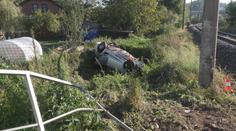 Vlak při nehodě vymrštil auto do vzduchu, letělo přes 20 metrů