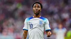 "Okradený" Sterling se vrací. Do Kataru přiletí i s rodinou. Pachatelé zatím unikají