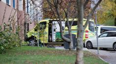 Ozbrojený muž v Oslu ukradl sanitku a najížděl do lidí, zranil i malé děti