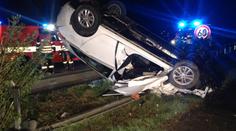NEHODA na D5! Řidičku a dvě děti museli vyprostit hasiči