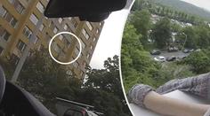 VIDEO: Žena plašila holuby a vypadla z okna. V 7. patře visela jen za nohu!