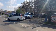 Tragédie v Praze: Na parkovišti v autě našli mrtvého policistu!