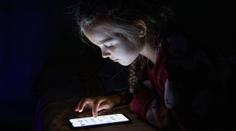 Výzkum odhalil, co dělají děti na mobilu. Až 40 procent má neznámého "on-line kamaráda"