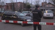 Taxikář vezl klienta z Plzně domů, na chodbě pak našli jeho mrtvolu!