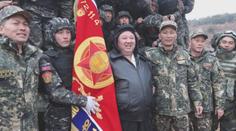 Kim nenechal cvičení Američanů a Jihokorejců bez odezvy. Vlezl si do tanku