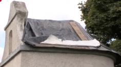 VIDEO: Zloději kvůli mědi ze střechy zbořili kapličku