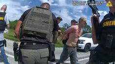 Atentátník číhal na Trumpa celý den v křoví, prozradila ho čouhající hlaveň