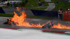 Závod MotoGP přerušil požár! Na trati hořely dva stroje