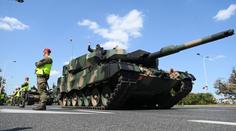Přes Česko se budou přesouvat tanky Leopard. Povrch dálnice prý nezničí