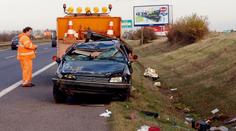 Předjížděl zprava a nadával při tom. Vytlačil auto z dálnice