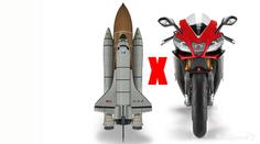 Motorka vs. raketoplán. Co je lepší?