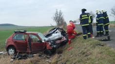 Čelní náraz audi do fabie. Dvě mrtvé