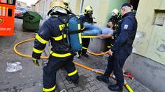 V Ostravě se při požáru 8 lidí nadýchalo kouře, 1 skočila z okna
