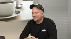 Místo dealera drog je ze mě dealer knih, říká Daniel Flasza