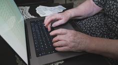 Senioři bojují s digitalizací. Problémy mají s lékaři i důchody