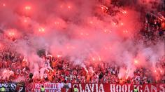 VIDEO: Drsná dohra oslav titulu. Fanoušci Slavie se radši šli prát s baníkovci